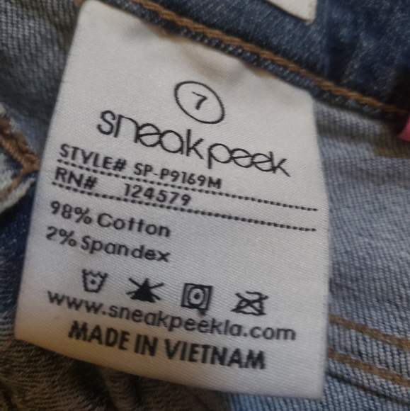 Women Light Distressed Cuffed Boyfriend Jeans - Picture 2 of 4